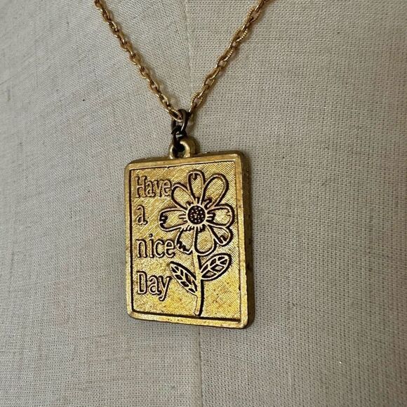 gold tone vintage Have a Nice Day pendant necklace - Picture 3 of 10